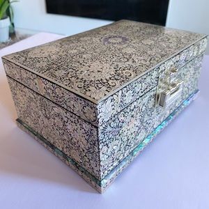 Jewelry box- Mother Of Pearl inlaid design